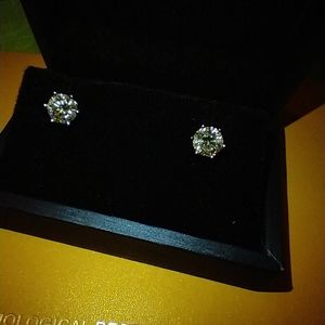 1 Carat Moissanite Diamond Stud Earrings.